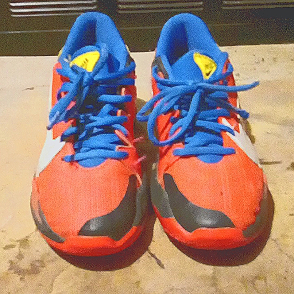 Size 4.5 kids Giannis antetokounmpo shoes